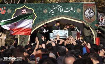 تشییع پیکرهای ۱۰۰ شهید گمنام از مقابل دانشگاه تهران 12