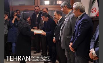 تجلیل از خانواده شهدای آتش‌نشان حادثه پلاسکو با حضور شهردار تهران 43