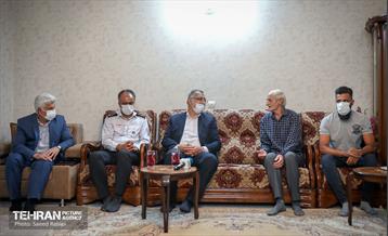 حضور شهردار تهران در منزل آتش نشان شهید مرتضی حیدری 16