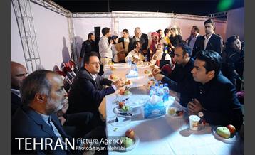 اجرای خیابانی محمد معتمدی و ارکستر سازهای ملی ایران در بوستان آب و آتش 33