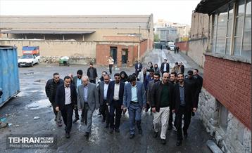 تخلیه و پلمب مرکز غیرمجاز پسماند در منطقه 17 41