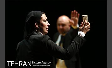 نمایش اکلیل 17