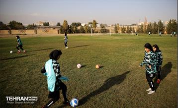 آکادمی فوتبال بانوان 8