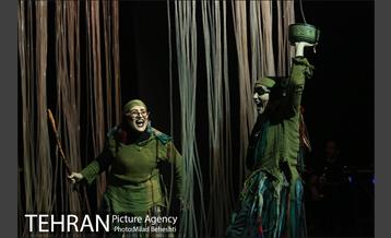 نمایش روزی می بایست می مرد‎ 14