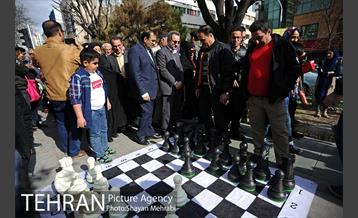 بازدید نماینده مجلس و استاندار تهران از نورزگاه بلوار کشاورز 21