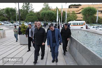 بازدید شهردار تهران از رویداد "اردی‌بهشت کتاب" 41