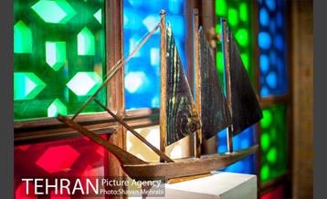 بازدید فاطمه دانشور عضو شورای شهر از نمایشگاه هنری  "فردا در آیینه" 14