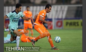 دیدار تیم های فوتبال پیکان تهران و سایپاتهران