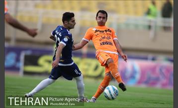 دیدار تیم های فوتبال استقلال خوزستان و سایپا تهران