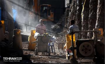 بازدید عضو شورا از پروژه‌های عمرانی شهری 13