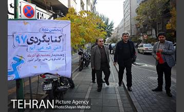 کتابگردی پیروز حناچی سرپرست شهرداری تهران در روز کتاب 26