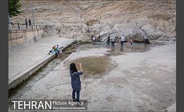 آبتنی تابستانی در چشمه علی 24