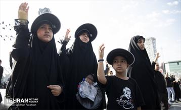 آیین بدرقه جاماندگان اربعین در میدان امام حسین(ع) 4