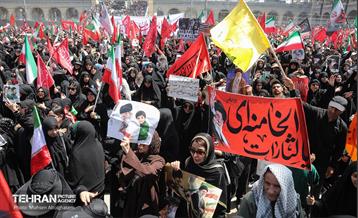 اقامه نماز بر پیکر آقای شهید ایران - 1 7