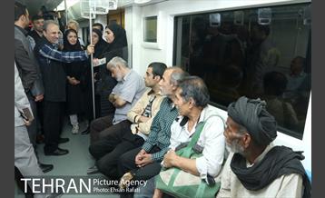 مترو سواری شهردار تهران به مناسبت روز جهانی بدون خودرو 16