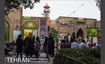 یک لقمه مهربانی در امام زاده علی اکبر 2