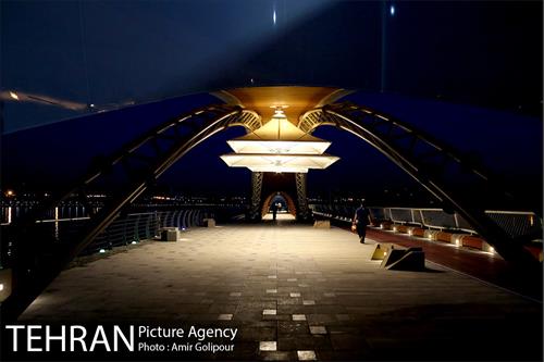 گذر موج دریاچه شهدای خلیج فارس 15