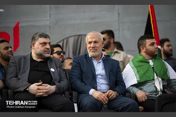 استقبال از خانواده شهدای غزه در میدان فلسطین تهران 13