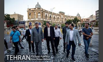 بازدید شهردار تهران از خسارت آتش سوزی اخیر میدان حسن آباد 15