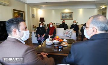 دیدار شهردار تهران باخانواده شهید  اکبرپورسرابی 9
