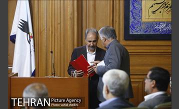 جلسه شورای شهر با موضوع استعفای شهردار تهران 25