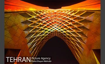 سمفونی نور سیمرغ صلح بر روی برج آزادی 20