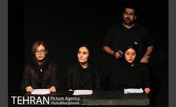 نمایشنامه خوانی او فقط خسته بود‎ 1