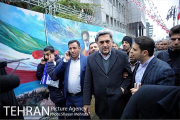 حضور شهردار تهران در راهپیمایی یوم الله 22 بهمن 6