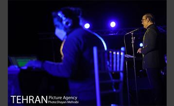 کنسرت آنلاین علیرضا قربانی در میدان آزادی 12