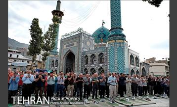 نماز عید فطر در امامزاده صالح(ع) 3