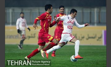 دیدار تیم های فوتبال نفت تهران و تراکتورسازی تبریز