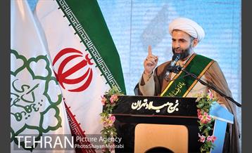 اهتزاز پرچم حرم حضرت معصومه (س) در برج میلاد 9