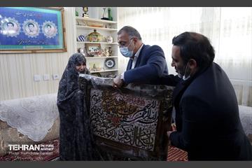 حضور شهردار تهران در منزل شهیدان خالقی پور 28