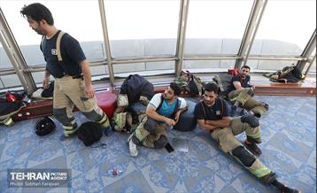 مسابقه پله‌نوردی آتش‌نشانان در برج میلاد 22