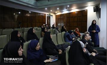 جلسه هم‌اندیشی رییس نهاد پایش طرح های توسعه شهری با جمعی از بانوان 10