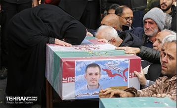 تشییع پیکر شهدای مدافع حرم در منطقه ۵ 7