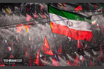 مراسم اقامه نماز بر پیکر آقای شهید ایران 29