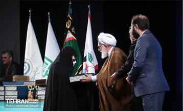 آیین تجلیل از ناشران آثار مادران و همسران شهید 16