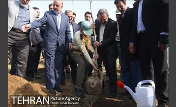 آیین درختکاری با حضور دکتر بطحایی وزیر محترم آموزش و پرورش 6