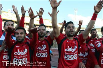دیدار تیم های فوتبال ماشین سازی و پرسپولیس