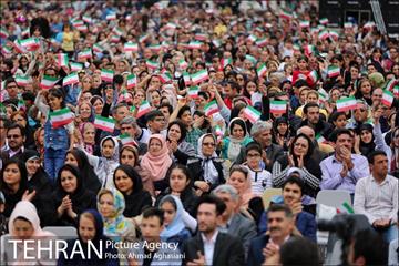 کنسرت گروه رستاک در میدان مشق 31