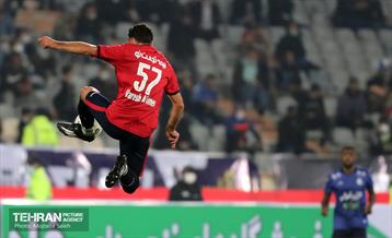 دیدار تیم‌های فوتبال استقلال و نساجی مازندران 5