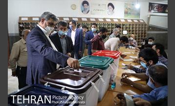 حضور شهردار تهران در انتخابات 1400