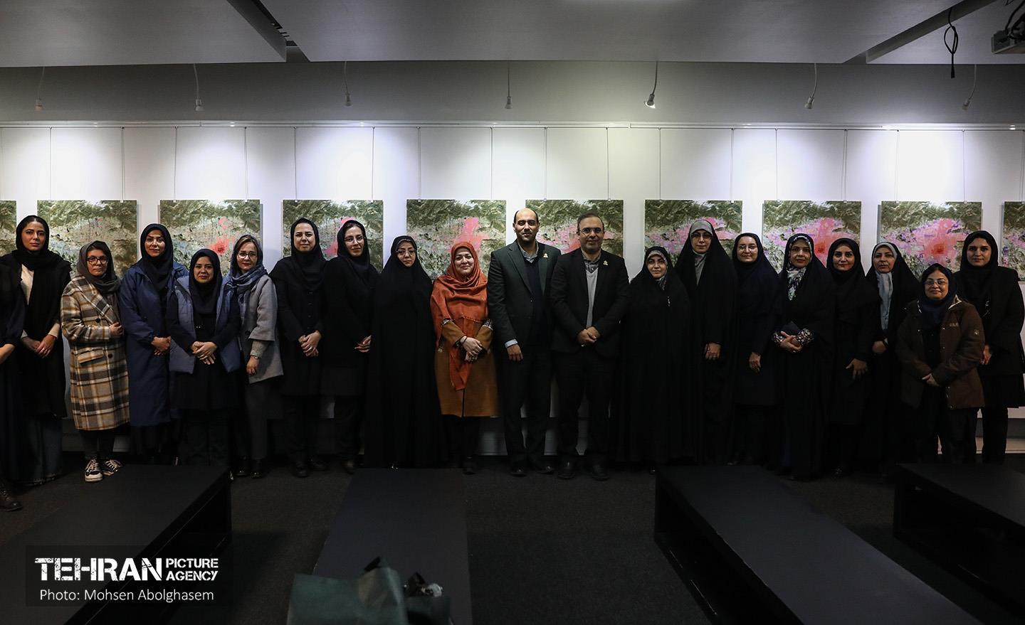 جلسه هم‌اندیشی رییس نهاد پایش طرح های توسعه شهری با جمعی از بانوان 1