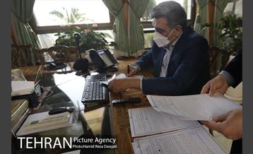 پاسخگویی مستقیم شهردار تهران به شهروندان از طریق تلفن ۱۸۸۸