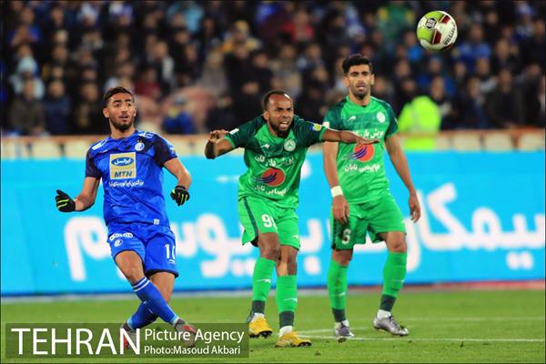 دیدار تیم‌های فوتبال ذوب آهن - استقلال تهران 18