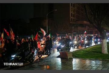 کاروان‌ موتوری و خودرویی از میدان انقلاب تا ساختمان هلال احمر تهران 28