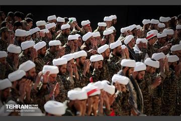 اقامه نماز بر پیکر آقای شهید ایران - 3 9