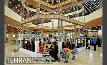 هفدهمین نمایشگاه عطر سیب 7