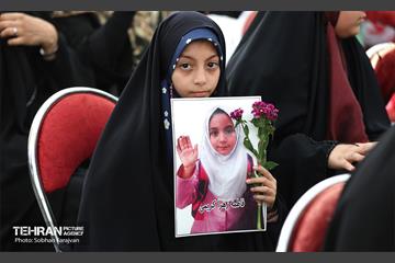 اجتماع «دختران آرمانی» 32
